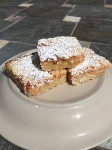 Ekho’s Eats: Strawberry lemon bars